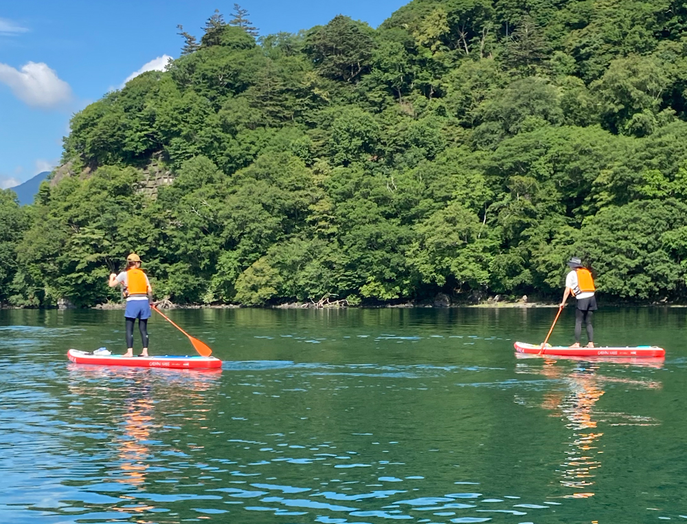 草木湖を自由にクルージング